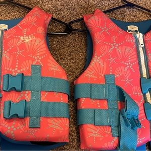 2 Speedo girls life jackets